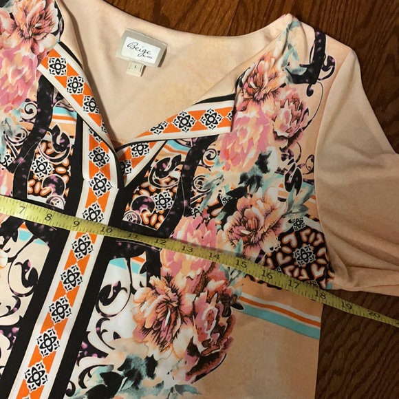 Women’s V neckline Floral VINTAGE ASYMMETRICAL TUNIC. Size Large - Picture 9 of 12